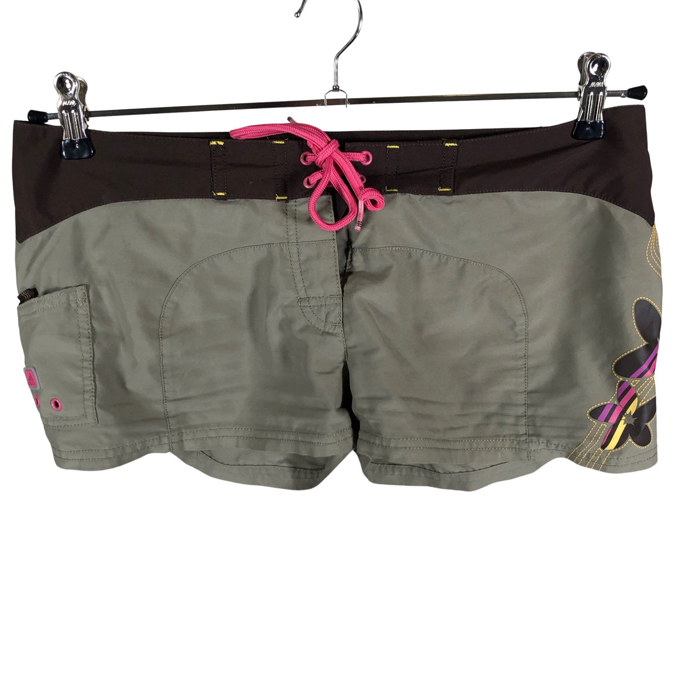 Naisten Adidas - Urheilushortsit, koko 40 - Harmaa (1)