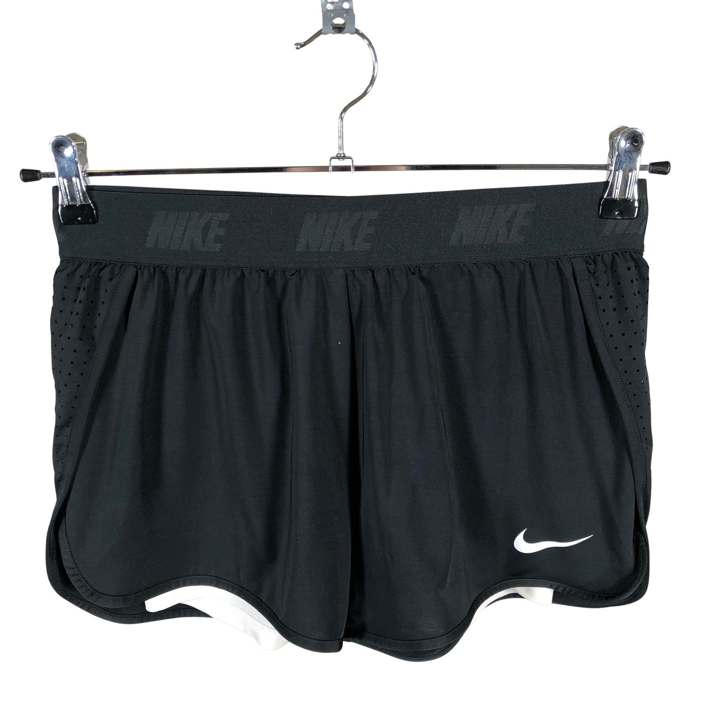 Naisten Nike - Urheilushortsit, koko 36 - Musta (1)