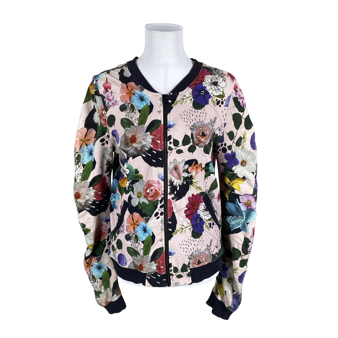 Naisten Uhana Design - Svetari, koko 38 - Musta (1)