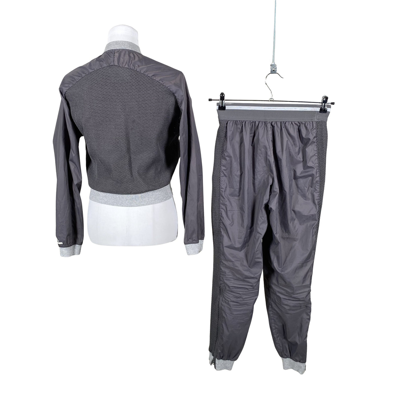 Naisten Adidas - Urheiluasu, koko 34 - Harmaa (2)