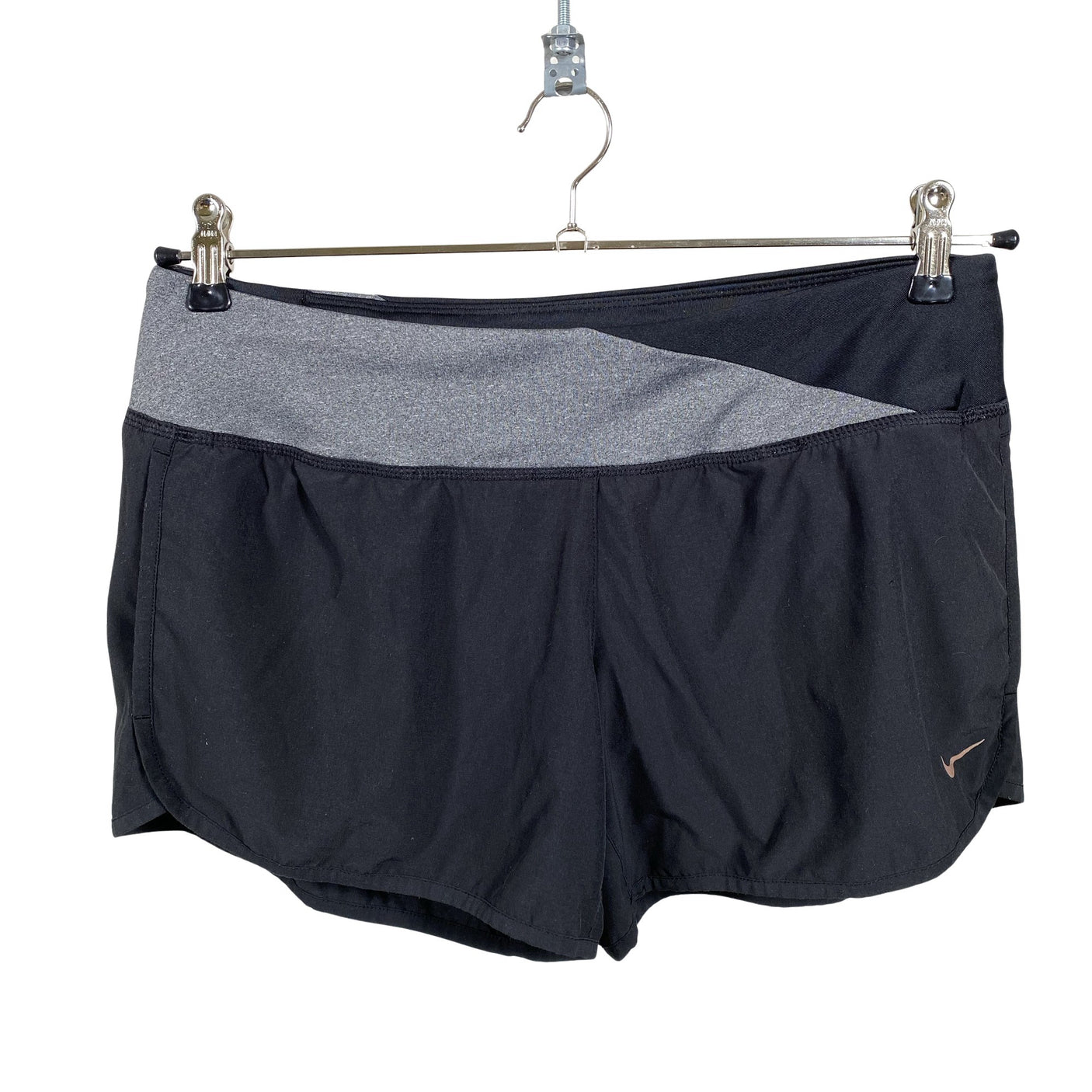 Naisten Nike - Urheilushortsit, koko 38 - Musta (1)