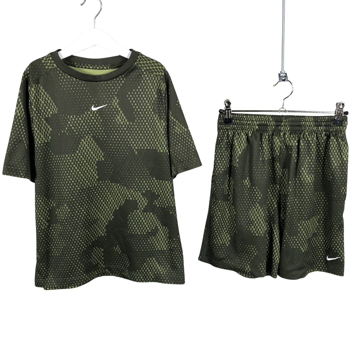 Unisex Nike - Urheiluasu, koko 146 - 152 - Vihreä (1)