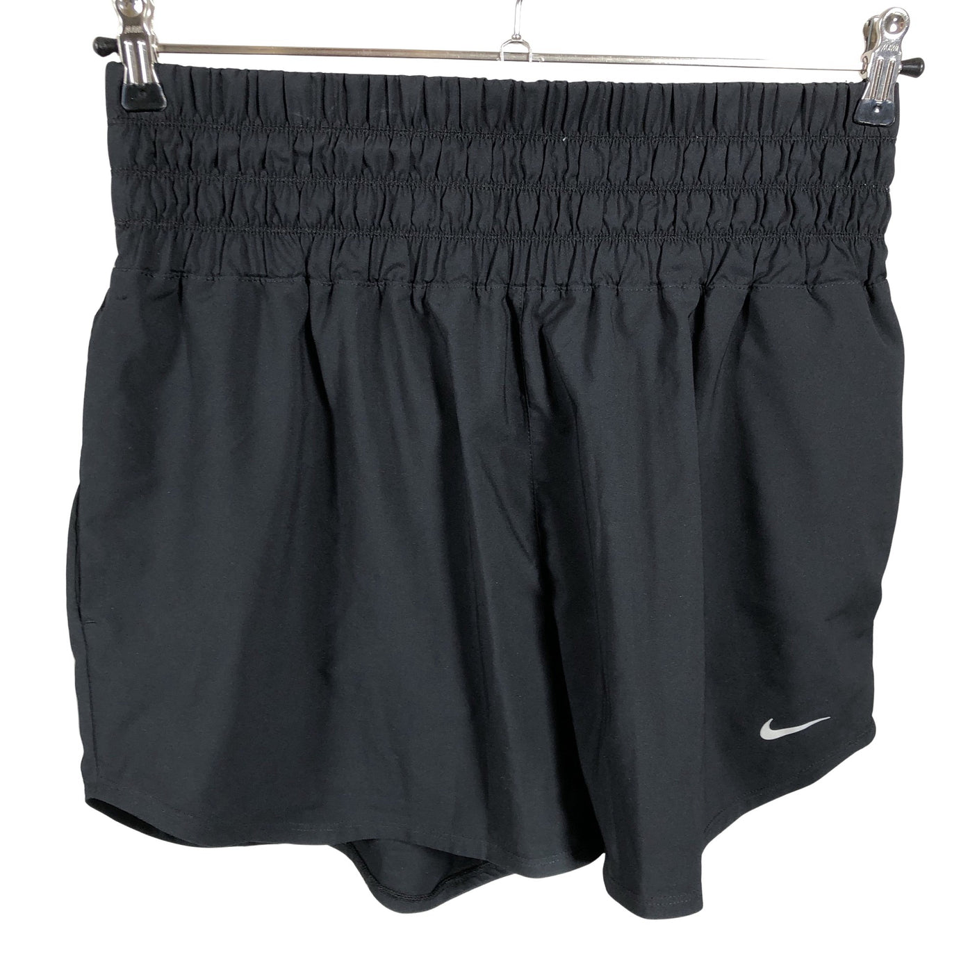 Naisten Nike - Urheilushortsit, koko 40 - Musta (1)