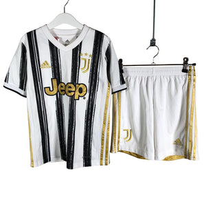 Unisex Adidas - Urheiluasu, koko 134 - 140 -  (1)
