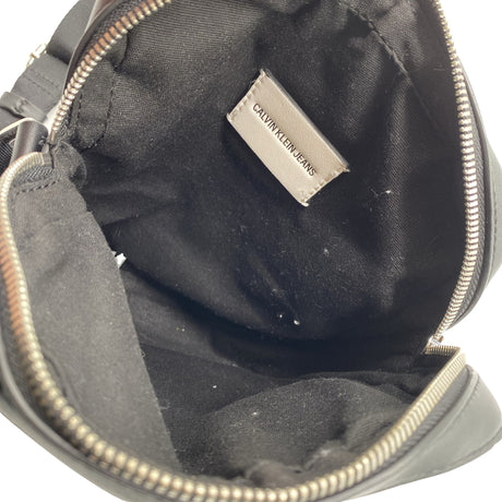 Unisex Calvin Klein Jeans - Olkalaukku, koko Mini - Musta (2)