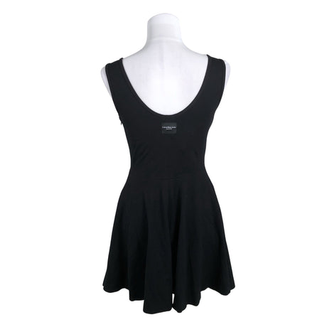 Naisten Calvin Klein Jeans - Trikoomekko, koko 36 - Musta (2)