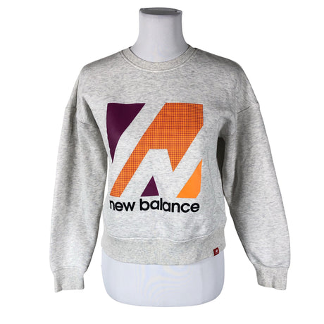 Naisten New Balance - Collegepaita, koko 32 - Harmaa ()
