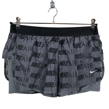 Unisex Nike - Urheilushortsit, koko 40 -  ()