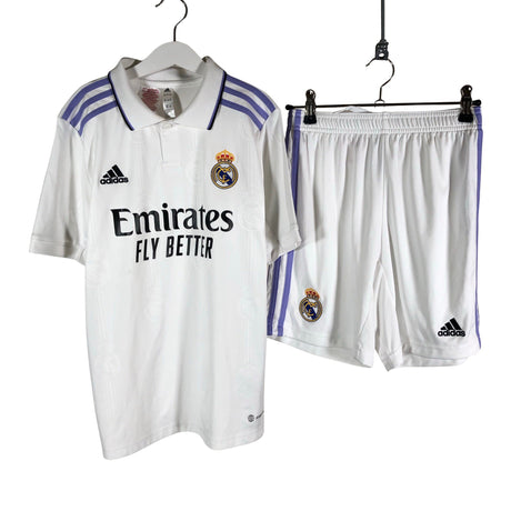 Poikien Adidas - Urheiluasu, koko 146 - 152 - Violetti ()