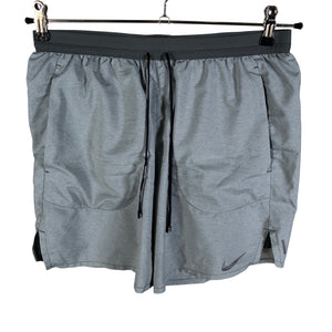 Naisten Nike - Urheilushortsit, koko 38 - Harmaa (1)