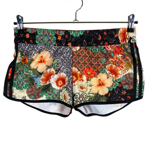 Naisten Adidas - Shortsit, koko 38 - Ruskea (1)