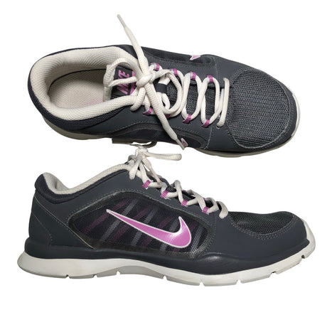 Naisten Nike - Sisäliikuntakengät, koko 38 - Harmaa ()