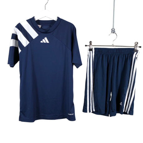 Unisex Adidas - Urheiluasu, koko 134-140 - Sininen ()