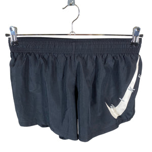 Naisten Nike - Urheilushortsit, koko 36 - Musta (1)