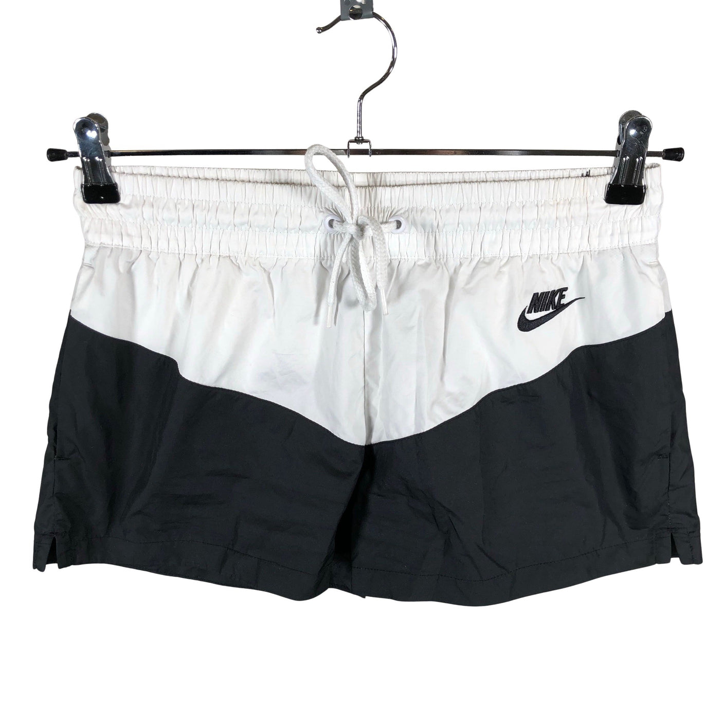 Naisten Nike - Urheilushortsit, koko 36 - Musta (1)