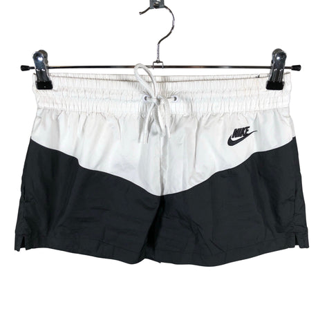 Naisten Nike - Urheilushortsit, koko 36 - Musta ()