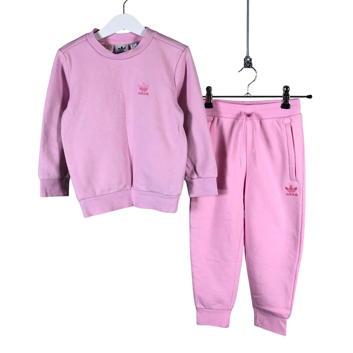Tyttöjen Adidas - Collegeasu, koko 104 - 110 - Vaaleanpunainen (1)