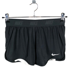 Naisten Nike - Urheilushortsit, koko 36 - Musta (1)