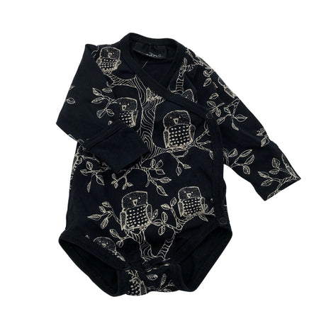 Unisex Aarrelabel - Kietaisubody, koko 50 - 56 - Musta ()