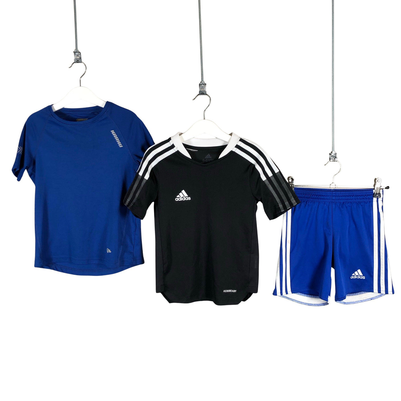 Poikien Adidas - Urheilupaita, lyhyet hihat, koko 116 - 122 - Sininen (1)