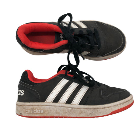 Poikien Adidas - Tennarit, koko 34 - Musta ()