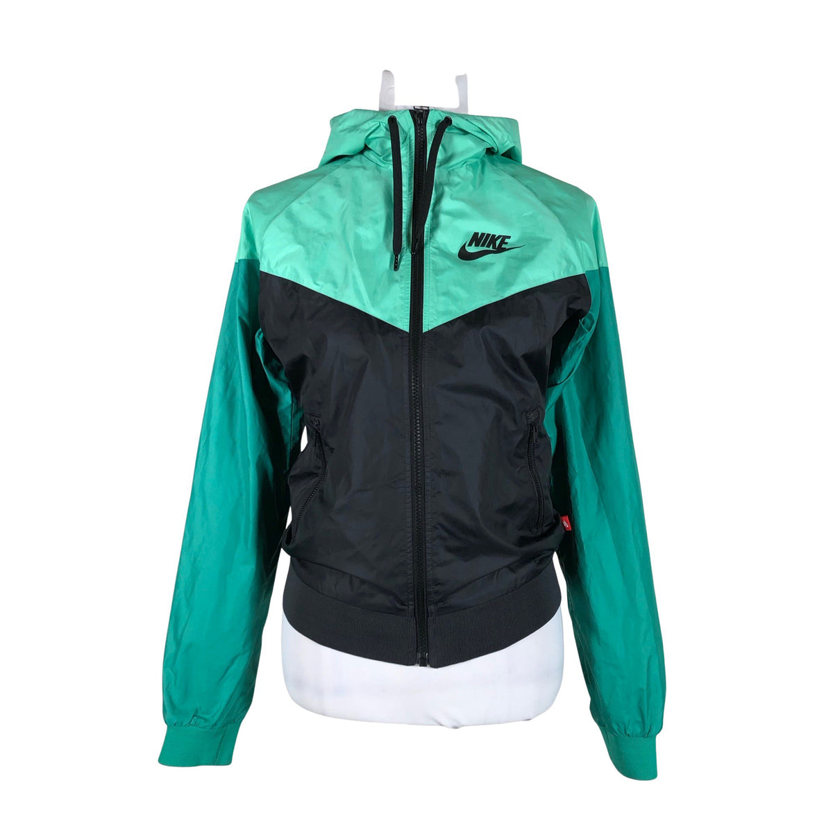 Naisten Nike - Ulkoilutakki, koko 36 - Musta (1)