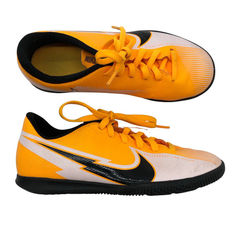 Unisex Nike - Sisäliikuntakengät, koko 32 - Keltainen ()