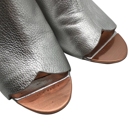 Naisten Ted Baker - Korolliset sandaalit, koko 37 - Hopea (2)