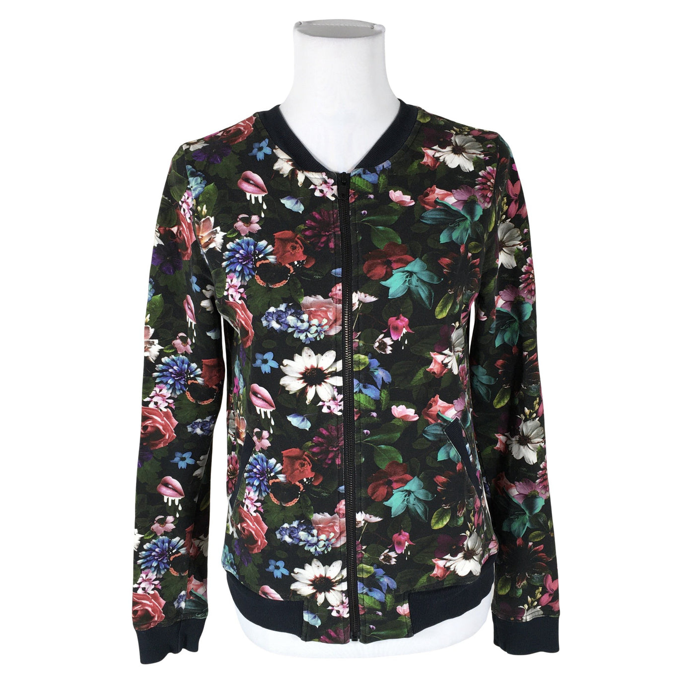 Naisten Uhana Design - Svetari, koko 38 - Musta (1)