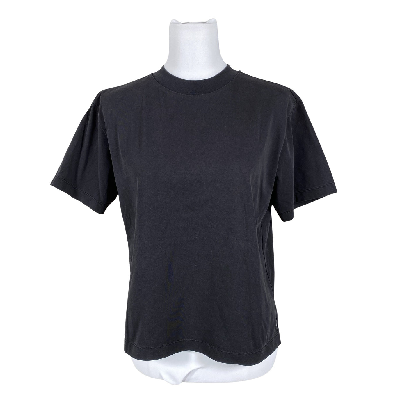 Naisten Uniqlo - T-paita, koko 40 - Musta (1)