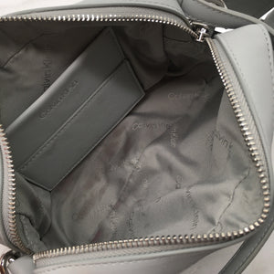 Naisten Calvin Klein - Olkalaukku, koko Mini - Harmaa (3)