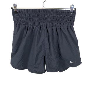 Naisten Nike - Urheilushortsit, koko 40 - Musta (1)