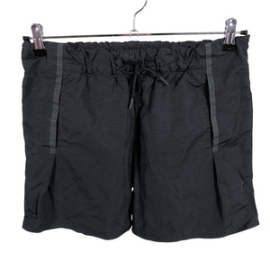 Naisten Nike - Urheilushortsit, koko 38 - Musta (1)