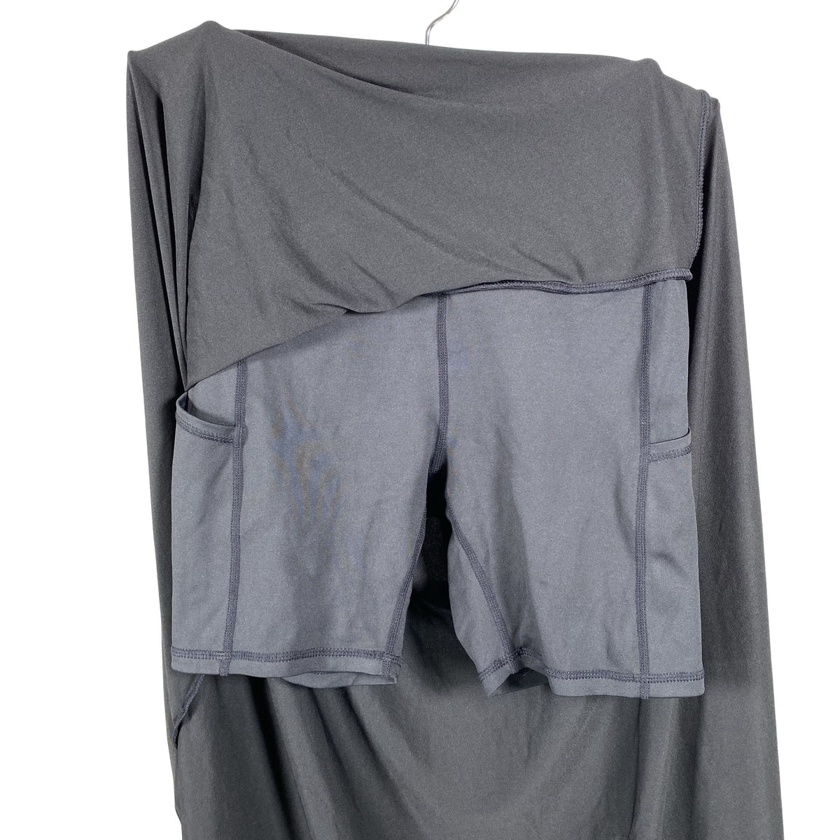 Naisten Bara Sportswear - Urheilushortsihame, koko 38 - Musta (2)