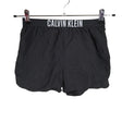 Naisten Calvin Klein - Shortsit, koko 32 - Musta ()