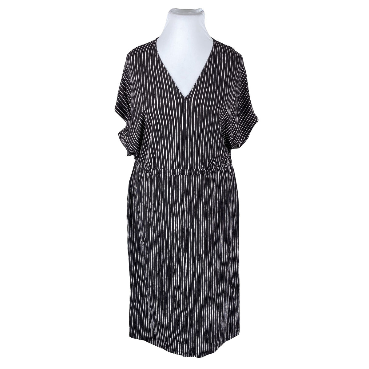 Naisten Marimekko - Trikoomekko, koko 42 - Musta (1)