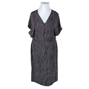 Naisten Marimekko - Trikoomekko, koko 42 - Musta (1)