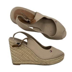 Naisten Tommy Hilfiger - Kiilakorkosandaalit, koko 38 - Beige (1)