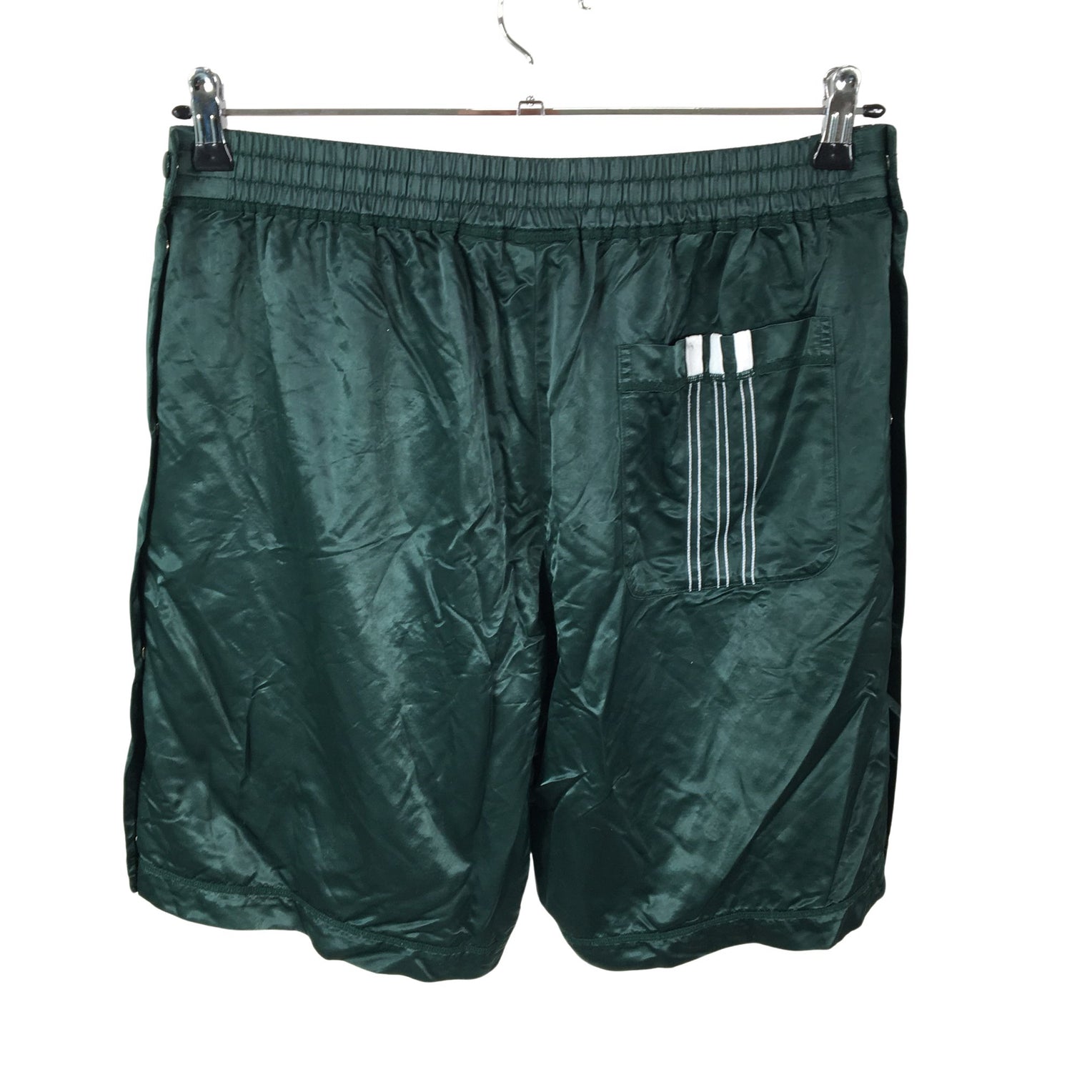  Urheilushortsit  Urheilushortsit, koko L  Adidas 