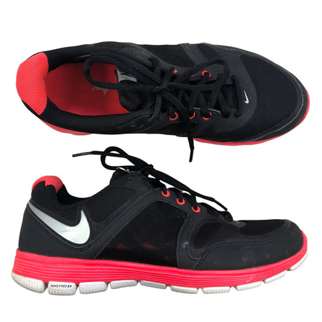 Unisex Nike - Sisäliikuntakengät, koko 39 -  ()