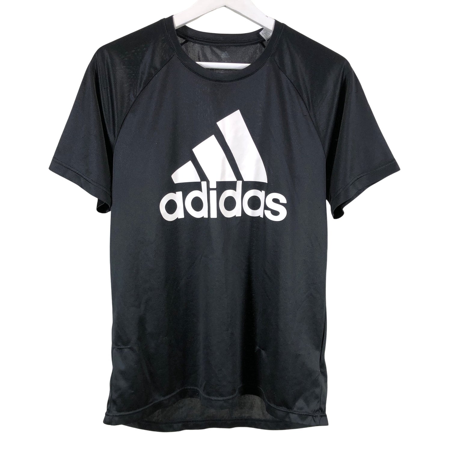  Urheilupaita  Urheilupaita, lyhyet hihat, koko M  Adidas 