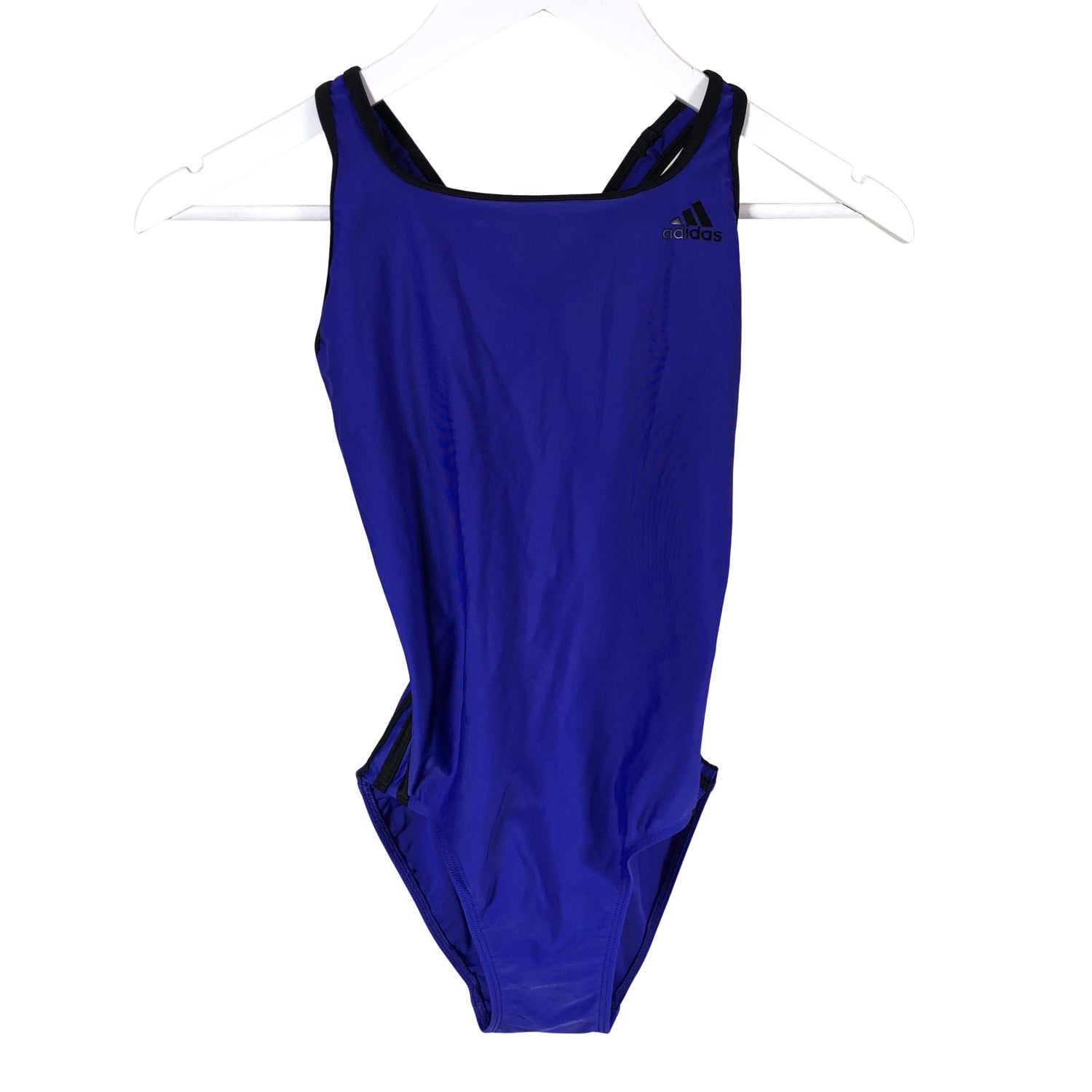  Uima-asu  Uimapuku, koko 36  Adidas 