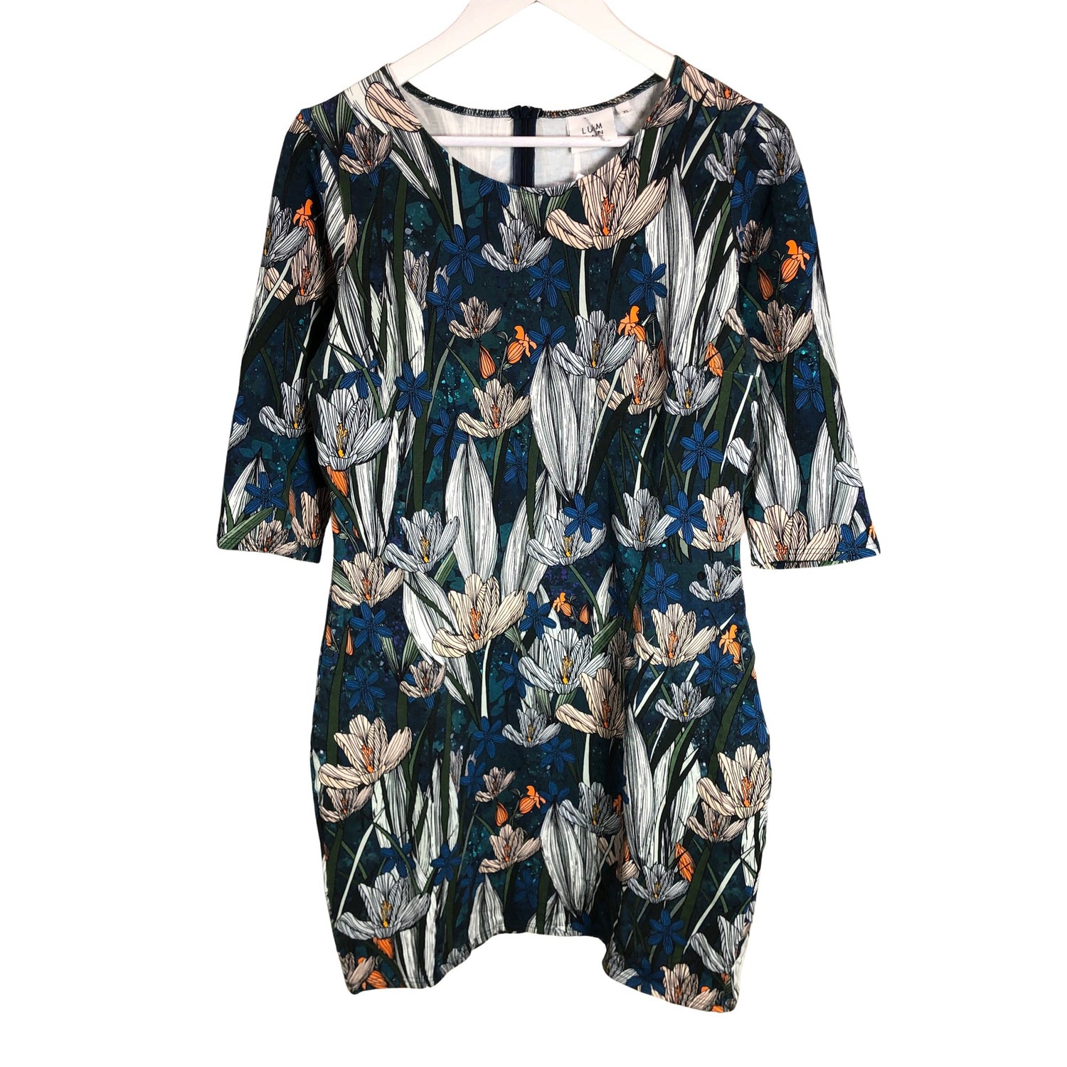  Mekko  Collegemekko, koko 42  Lumoan 
