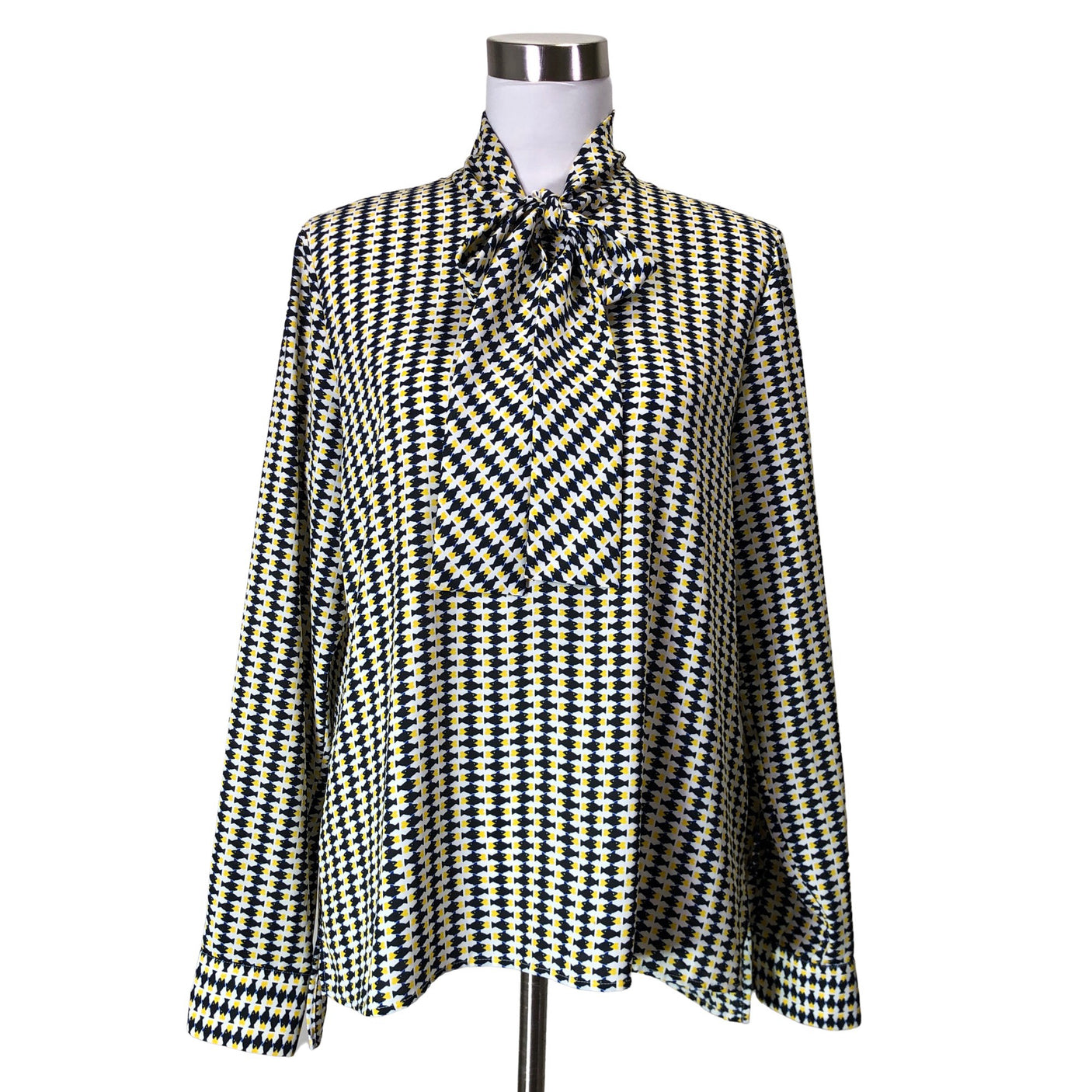 Unisex Hugo Boss - Pusero, koko 40 -  (1)