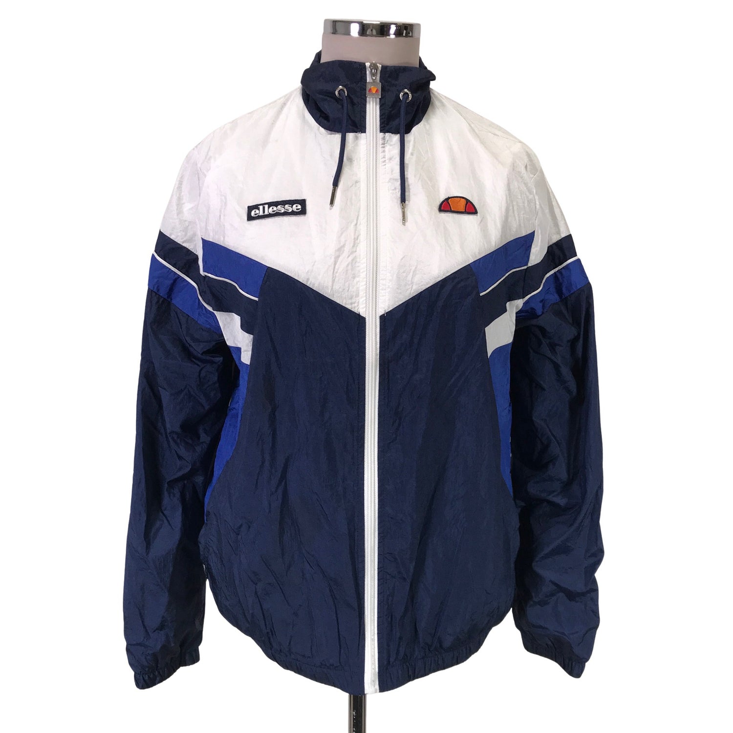  Urheilutakki  Urheilutakki, koko M  Ellesse 