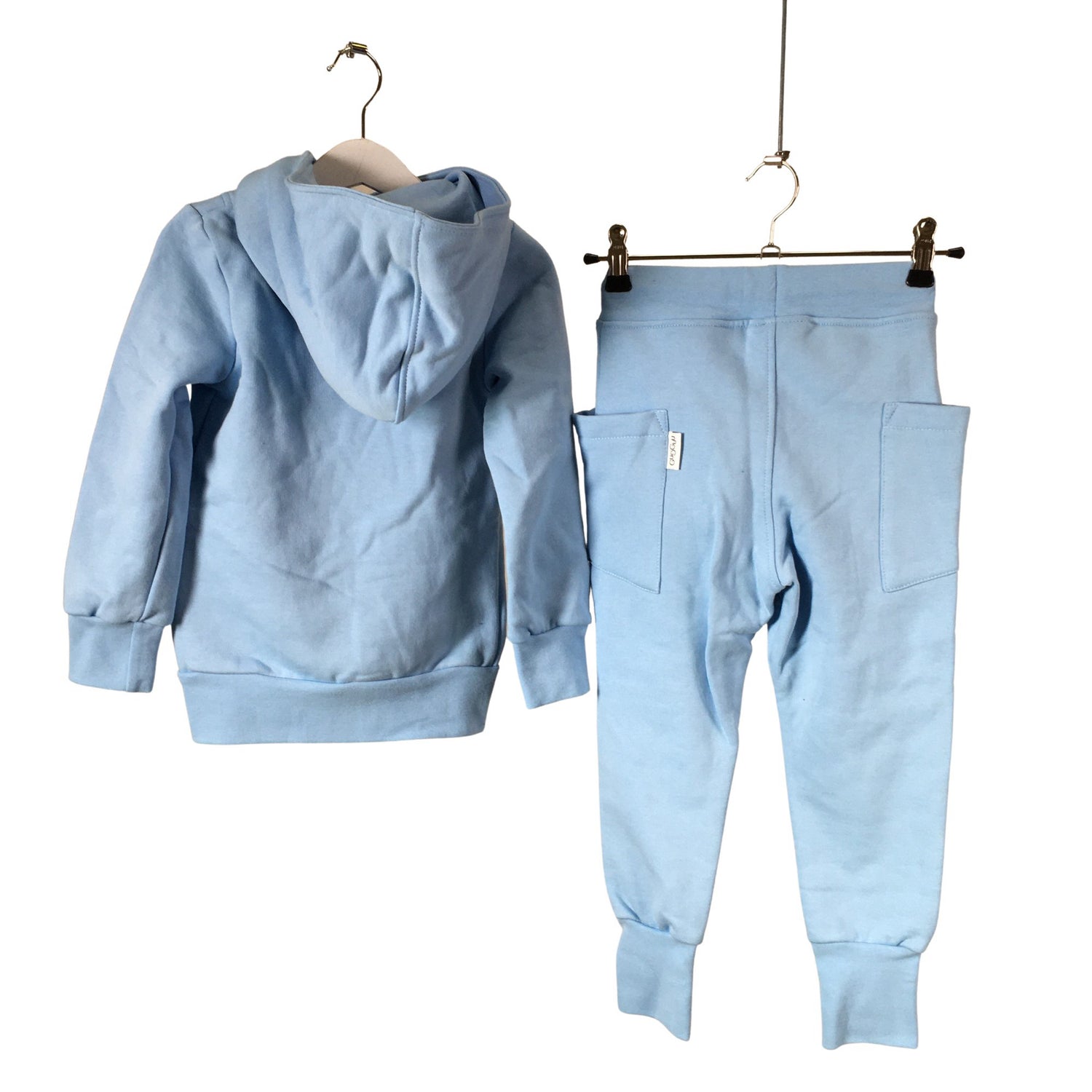 Collegeasu, koko 104 - 110