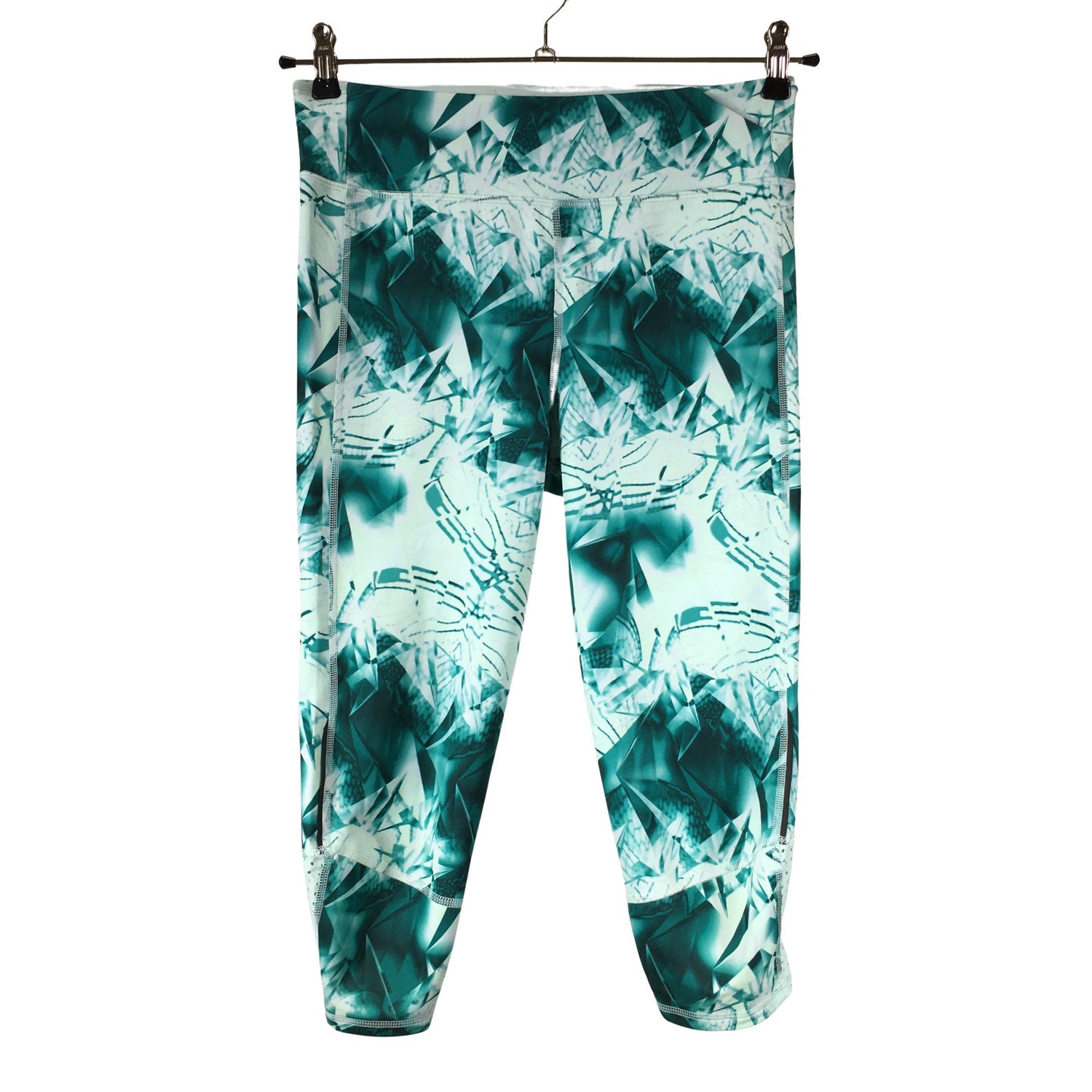  Urheilucaprit  Urheilucaprit, koko 36  Adidas 