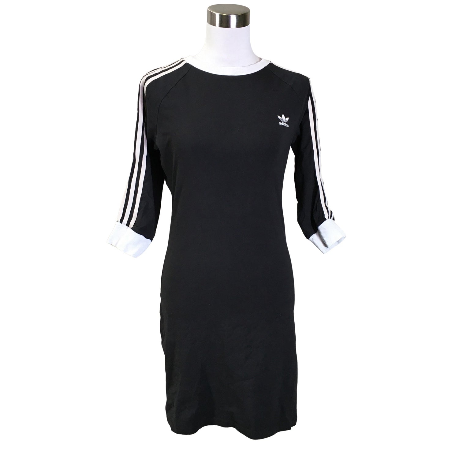  Mekko  Trikoomekko, koko 42  Adidas 