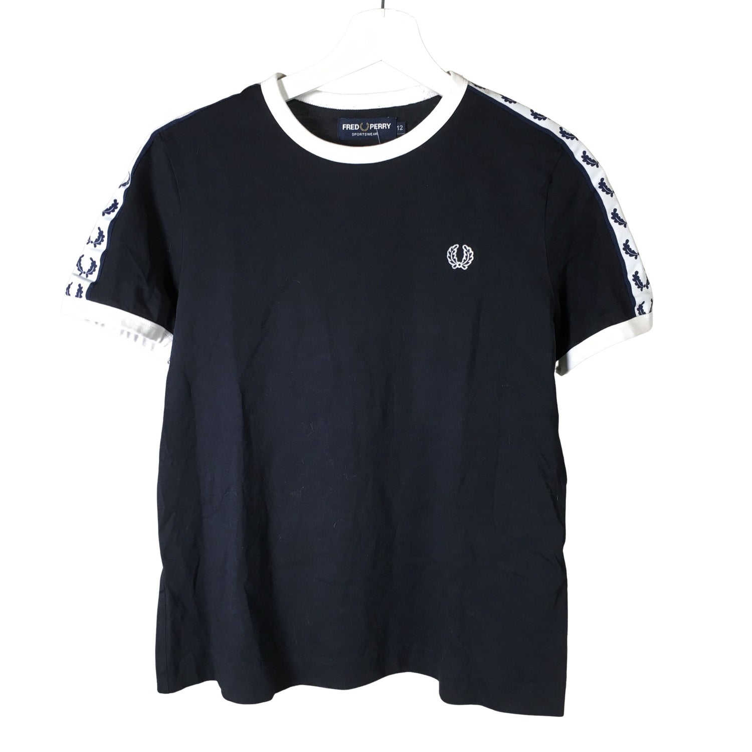  T-paita  T-paita, koko 38  Fred Perry 