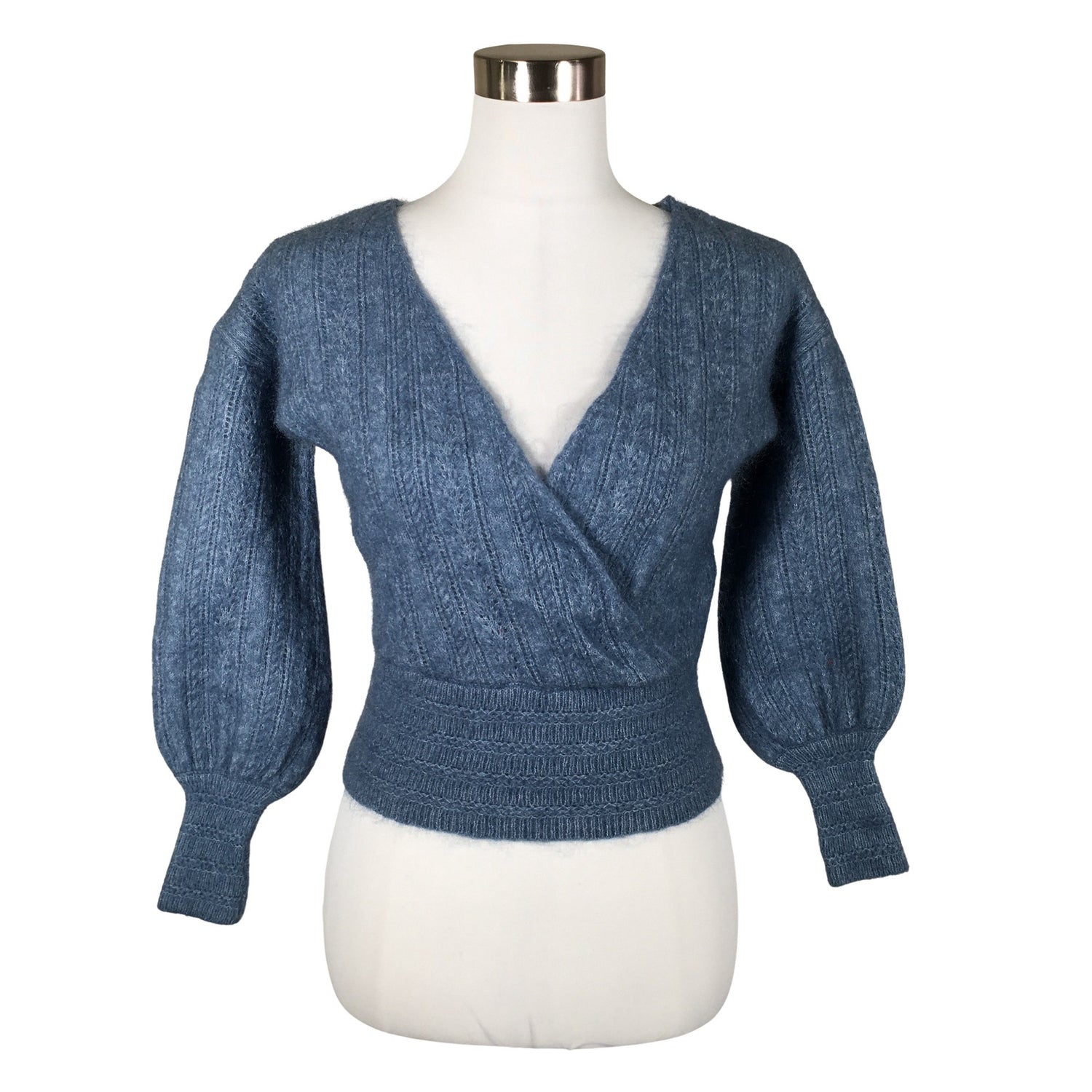  Neulepaita  Neulepaita, koko 34  La Maille Sezane 